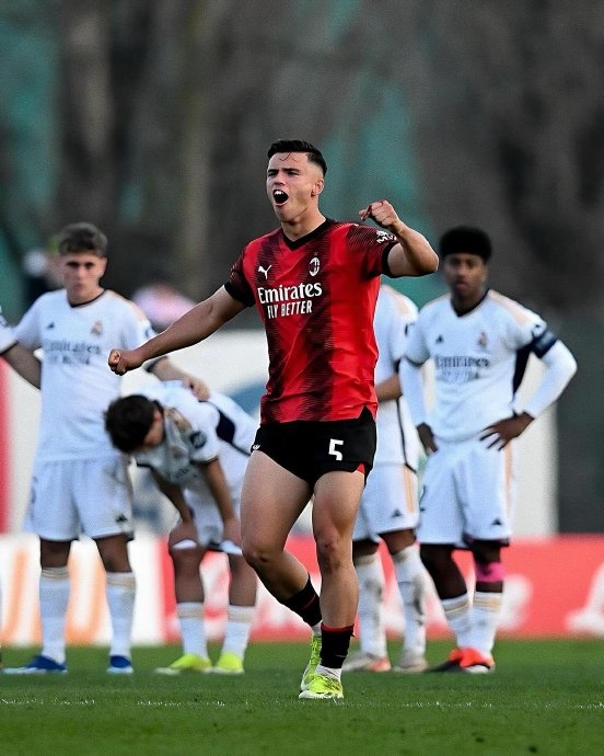 扬·卡尔洛·西米奇|西米奇|半决赛|欧足联_新浪新闻