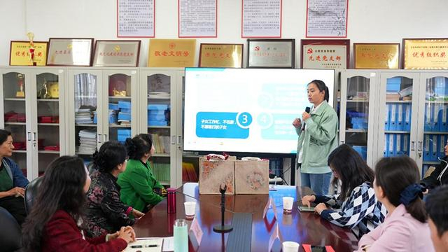 巧手匠心让爱包围建行云南省分行开展三八国际劳动妇女节女职工志愿