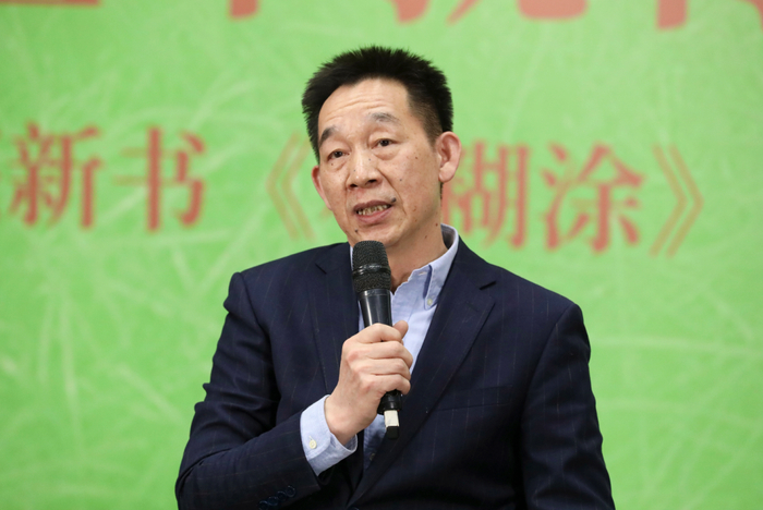 "小先生三部曲"从《小先生》到《小虫子》到《小糊涂》,庞余亮可以说