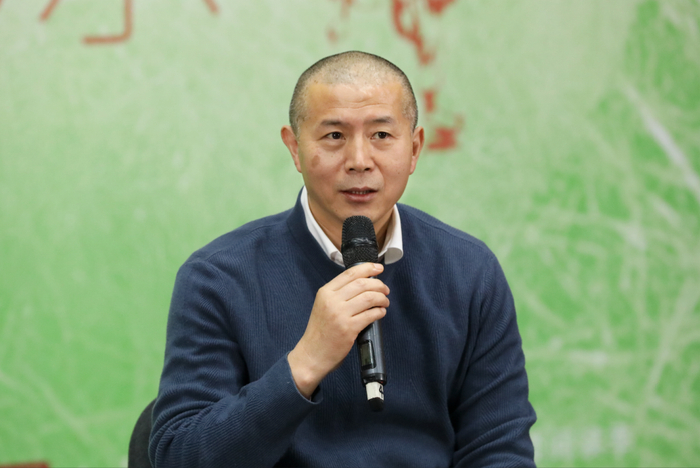 《小糊涂》是庞余亮"小先生三部曲"的第三部,也是收官之作.