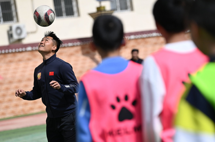 王尔卓拥抱退役后的火热生活|王尔卓|狼|足球_新浪新闻