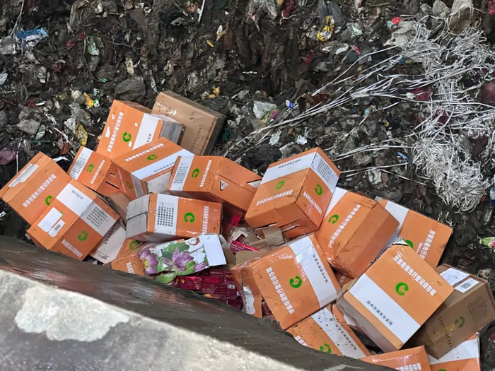 3万余条,雪茄烟1000余支,电子烟相关用具2000个,总标值近300万余元,以