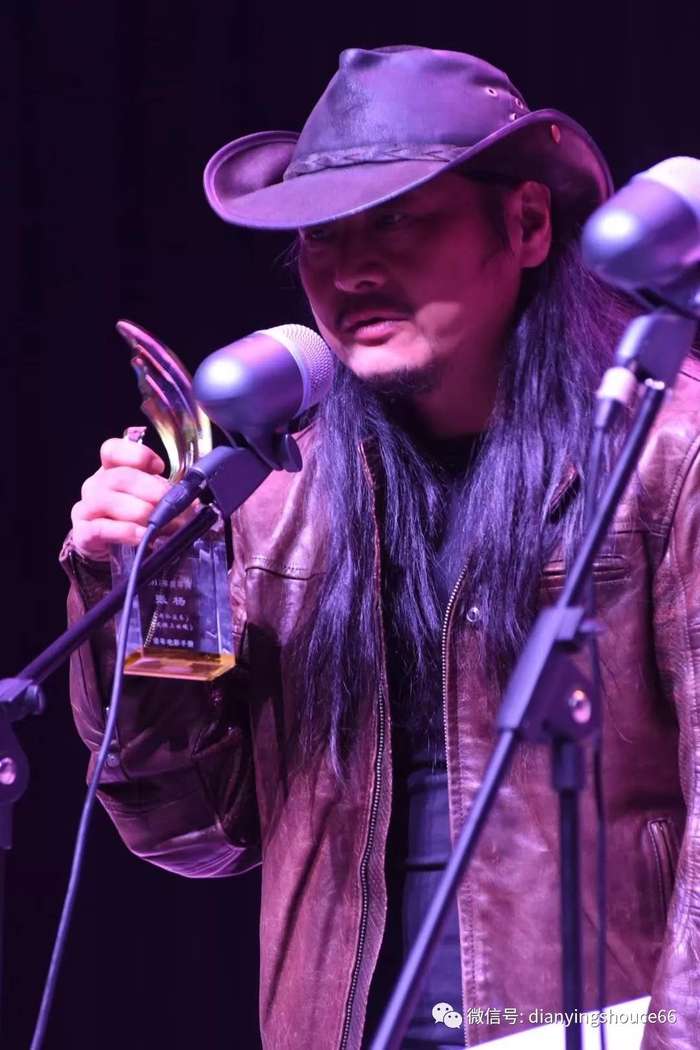 获奖评语:张杨在2017年带来的两部作品《冈仁波齐》,《皮绳上的魂》