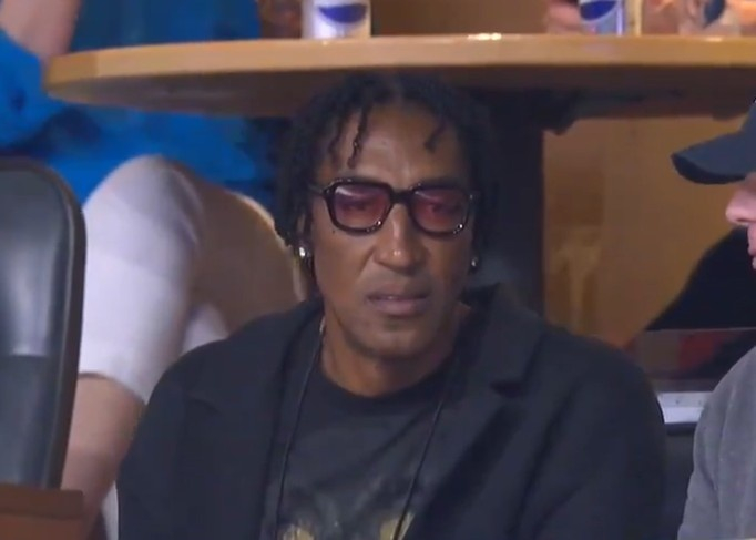 小皮蓬缺席三周后迎来复出 其父亲斯科蒂-皮蓬来到现场观战98