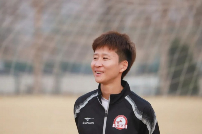 3月13日下午,河南足球俱乐部青训总监吕军受邀前往河南省体育中心