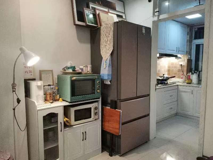 陈栗现在住的出租屋