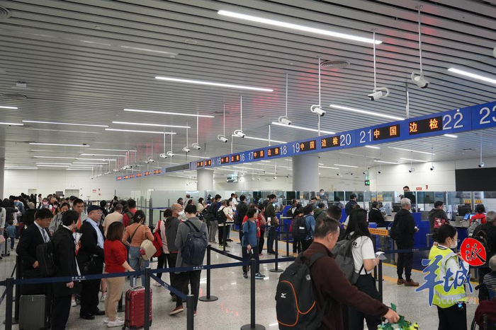 今起中国对瑞士等六国试行免签广州口岸凌晨迎来首批入境旅客
