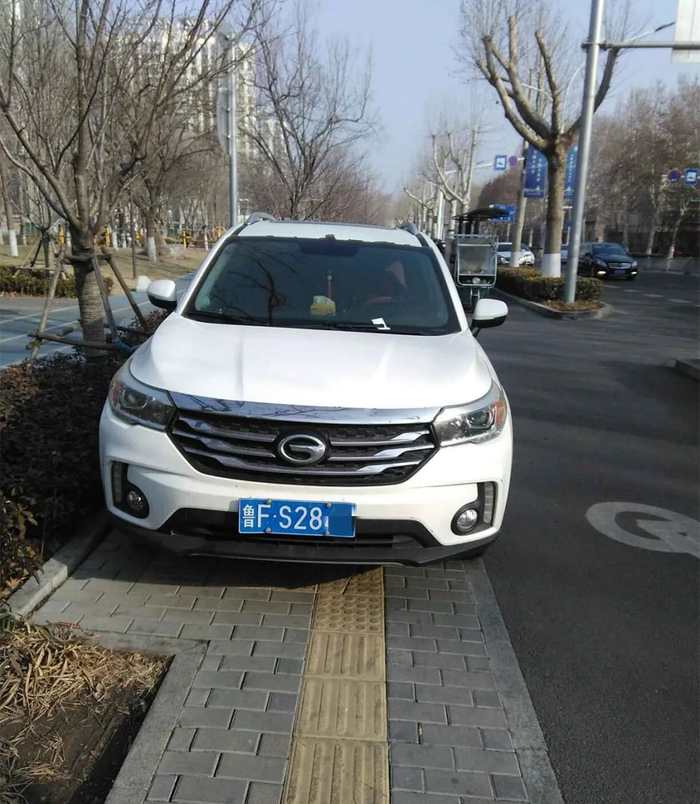 鲁cc20鲁c806就在淄博街头都拍下来了