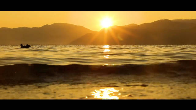 春日里泸沽湖日出与日落很美这是最平常也是动人的风景相信我总有一束