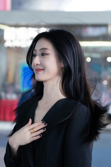 拜托真的感觉每一次胡连馨每次都能够带给我们很多不一样的精彩造型…