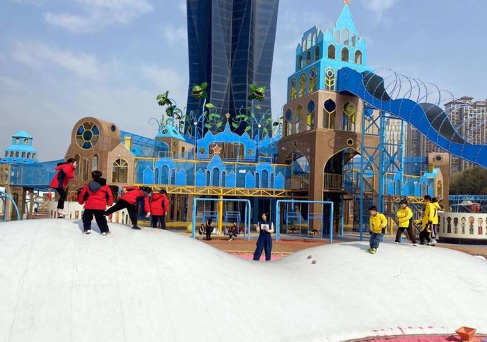 江苏少儿成长体验栏目《江南好少年》走进南通探险王国小人国部落