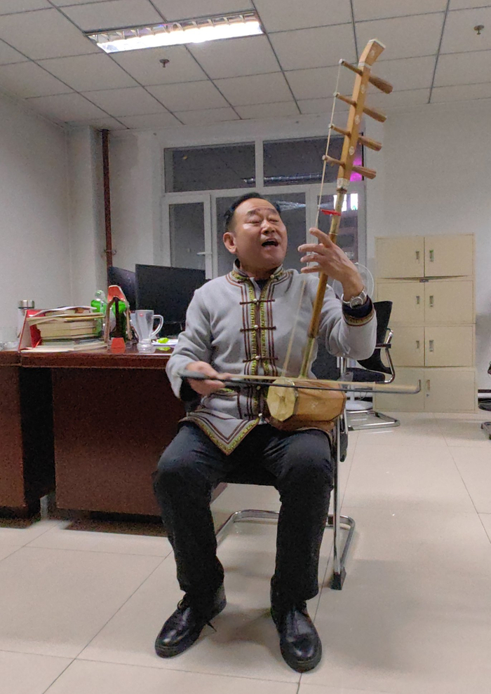 蒙古族传统说唱艺术抱紧中华文化根