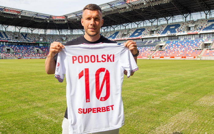 波多尔斯基与扎布热矿工的合约明年6月到期。  资料图/IC photo