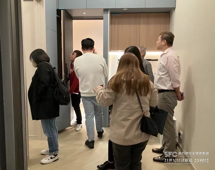 （“撤辣”后，九龙石硖尾某楼盘样板间内 摄影/宋宛姿）