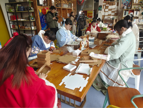 横林镇残联美丽工坊妇女手工直播活动盛况