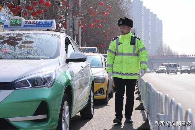 沈阳听劝这里设立出租车待客专用通道网红堵点变得车畅人安