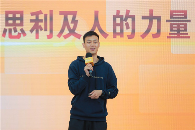 受助学生代表任胜军现场分享志愿者代表陈赞芳现场分享受助学生代表任