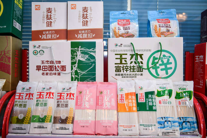 小麦精华糊粉层,学生专用粉……滨州面粉厂里全是高科技|滨州市_新浪