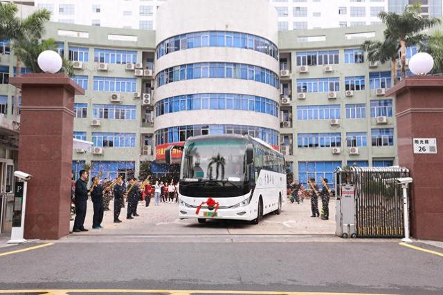 深圳市龙华区民治街道欢送新兵入伍|深圳市_新浪新闻