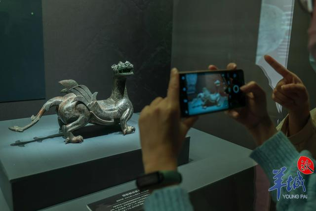 图集千乘中山古中山国精品文物展在南越王博物院开幕