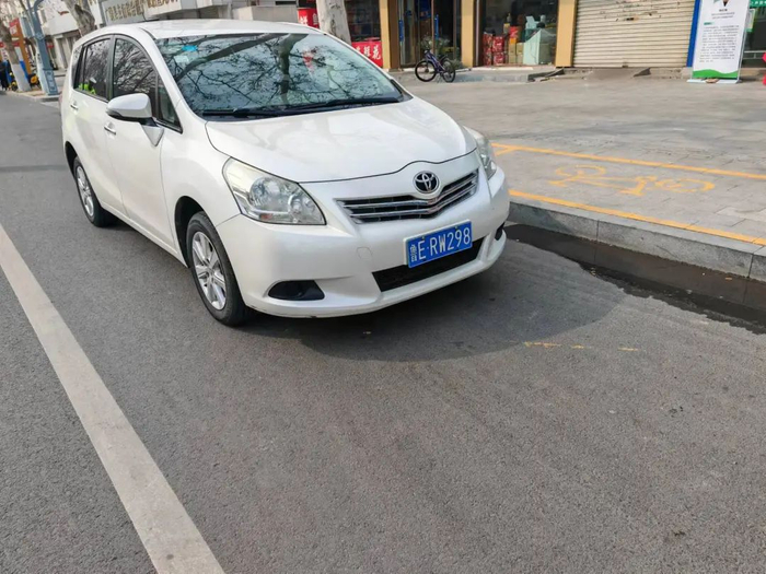 09违停地点:兵圣路违停车辆:鲁e387gt违停时间:2024年3月7日08违停