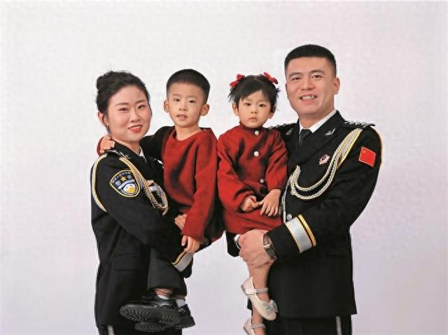 "90后"双警夫妻高慧和何宇的故事|警察_新浪新闻