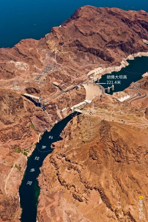 (俯瞰胡佛大坝,图片来源@视觉中国,制图@冯艺卓/星球研究所)"胡佛大坝