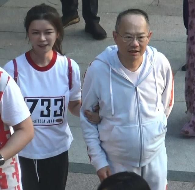 于文凤与丈夫入禀法院追8亿投资款,她离开周星驰后嫁入顶级豪门