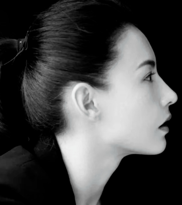 像刘亦菲的驼峰鼻,张柏芝的水滴鼻,这种原生鼻就不仅好看还形成鲜明