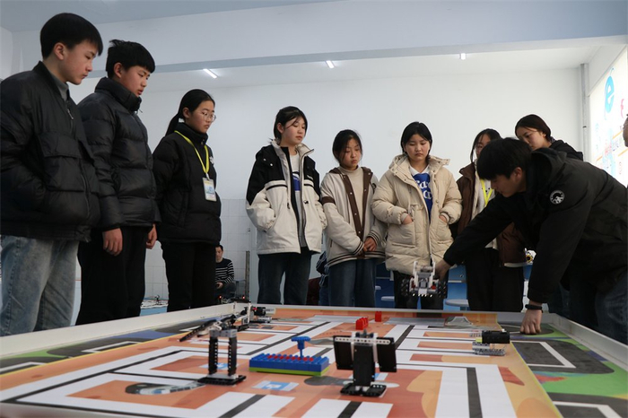 东海双店中学科技创新实践蔚然成风