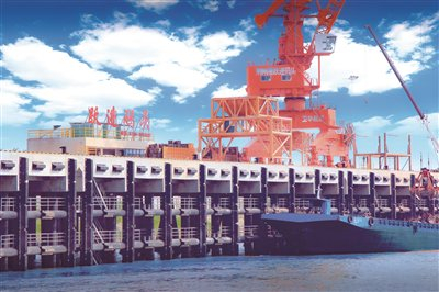 乘风破浪勇向前砥砺前行攀高峰