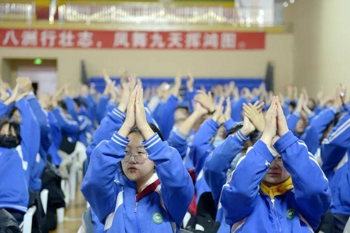 战百日跃龙门烟台三中高三年级举行百日誓师大会