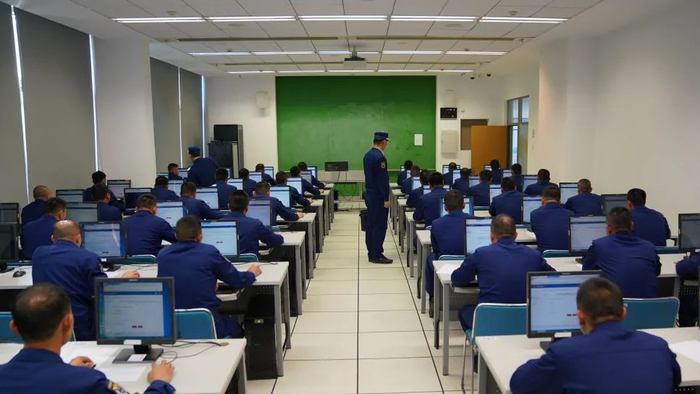 提拔36名优秀消防员任管理指挥人员|消防员|消防|上海市_新浪新闻