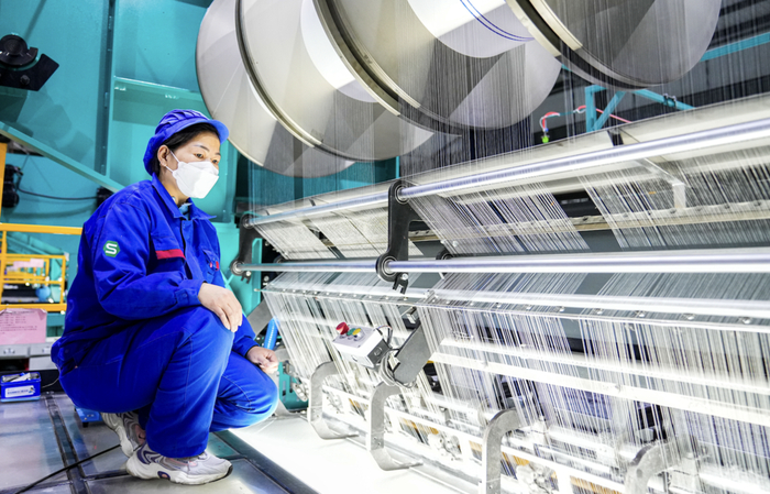 "这家公司刚刚成立时,两台机器,20几名员工就是他的全部家底了,政府