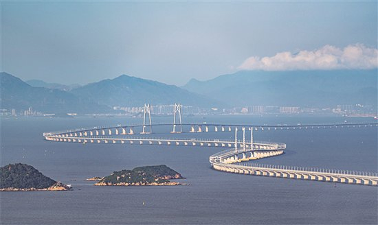 港珠澳大桥(图源:港珠澳大桥官网 黄昆震 摄)港珠澳大桥则采用了被动