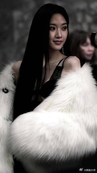 文佳煐谈车银优长得实在太好看了所以自己也在努力变好看而且她真的