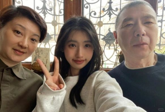 冯小刚徐帆为养女庆18岁生日|冯小刚|徐帆_新浪新闻