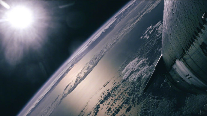 图一至图四,SpaceX发布了一组太空中的星舰, 图五…