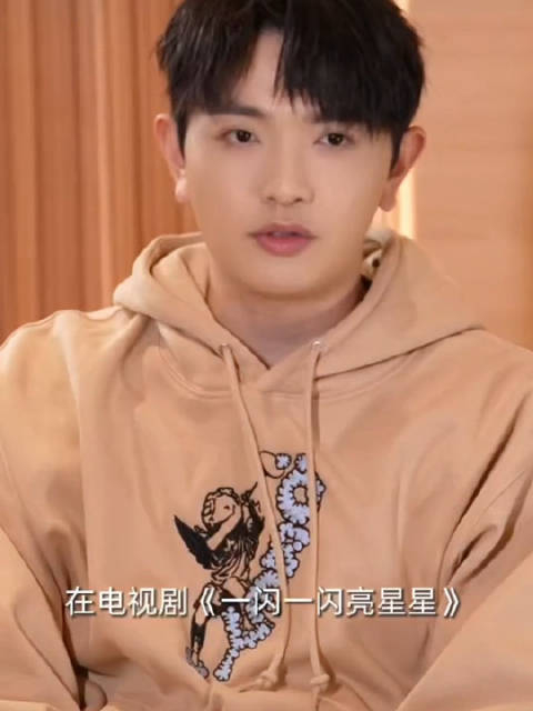 终于等到了颜人中的歌声仿佛有一种魔力让人沉浸在音乐的世界中