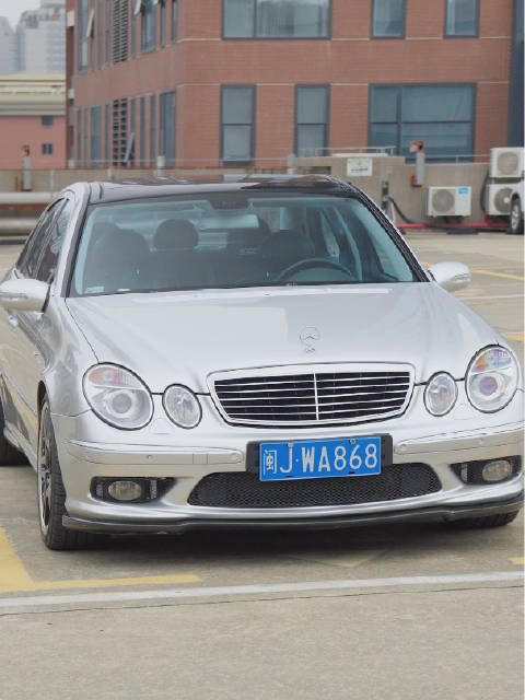 奔驰e55amg每次停车都会三回头是真的漂亮