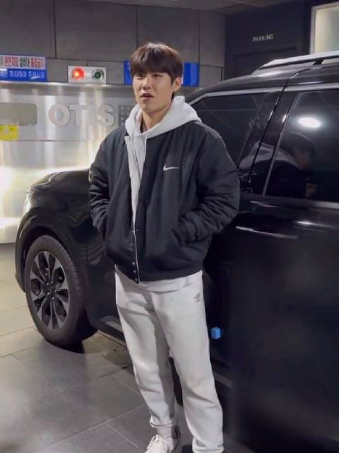 视频┇240315kpopmerch签售会下班朴佑镇饭拍视频一则