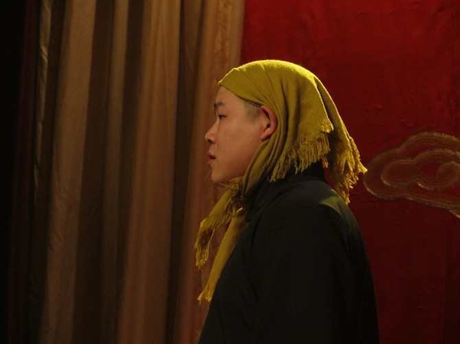 岳云鹏经典黄围巾|岳云鹏_新浪新闻