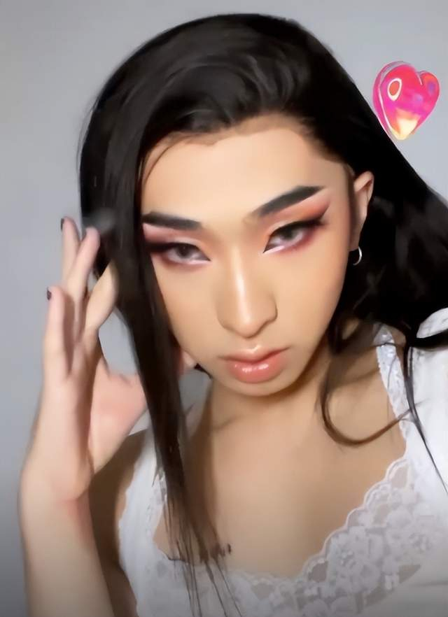 庾澄庆儿子恩利过22岁生日,伊能静骄傲发文猛夸,网友:这妈真好|伊能静