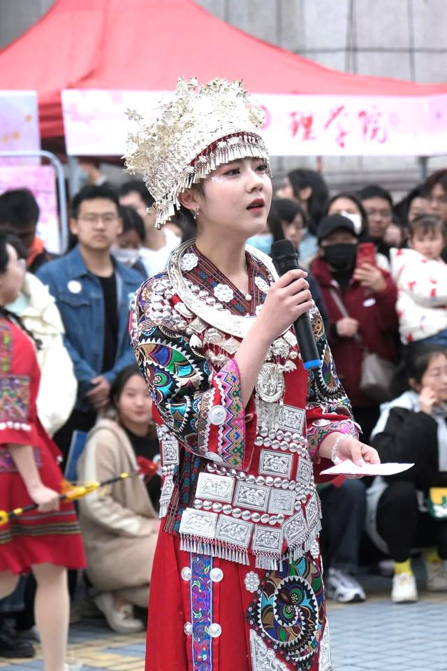 三峡大学桃花节图片