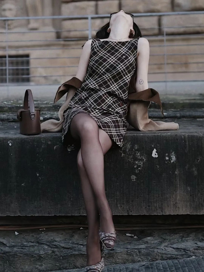 要求正牌女友给无缝衔接的道歉娱乐圈的三观跟着她的黑丝走是吧