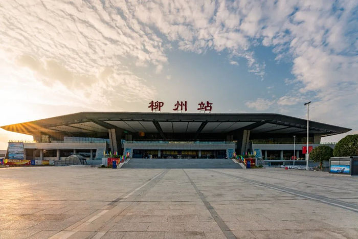 春暖花开坐上高铁去旅行一定要记得来柳州