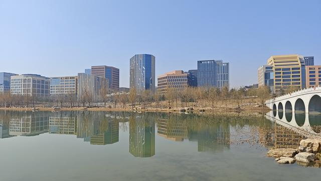 雄安坚持数字城市与现实城市同步规划、同步建设。 澎湃新闻记者 王珏玮 图