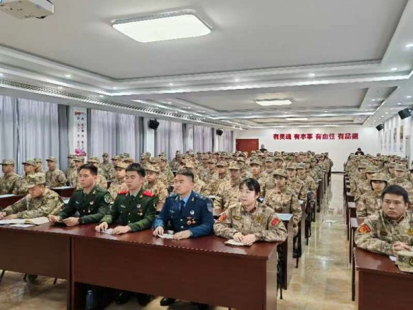图说:新兵役前教育活动在奉贤区新兵役前教育基地展开.