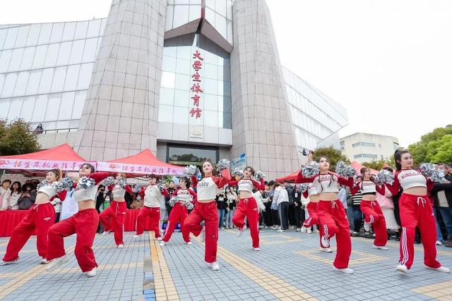 三峡大学桃花节图片