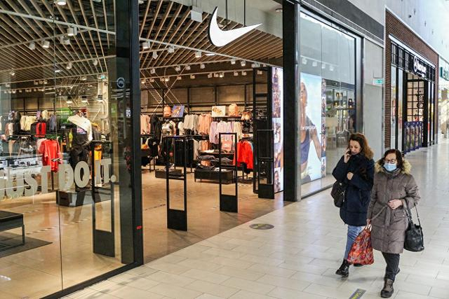 当地时间2022年3月3日，俄罗斯鄂木斯克，实拍当地Nike商店。视觉中国 资料图